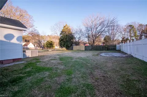 Exterior - 705 Shell Rd, Chesapeake, VA 23323 photo 5 of 7