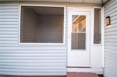 Exterior - 705 Shell Rd, Chesapeake, VA 23323 photo 2 of 7