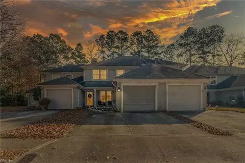325 Esplanade Pl, Chesapeake, VA 23320