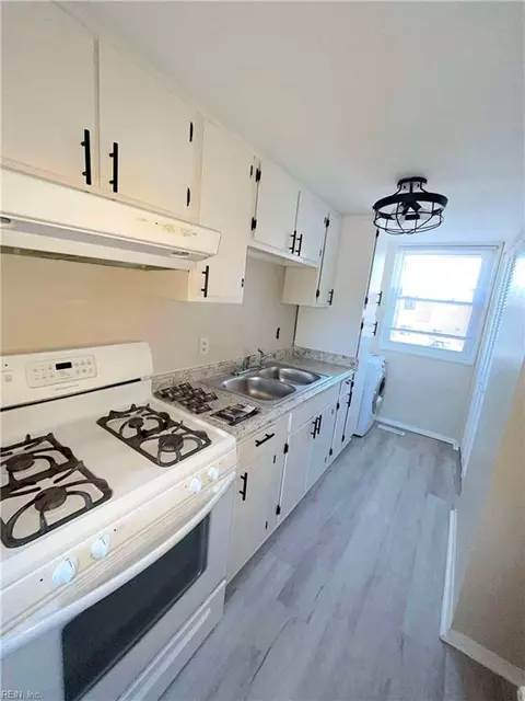 6513 Harvey Ct, Norfolk, VA 23513 photo 5