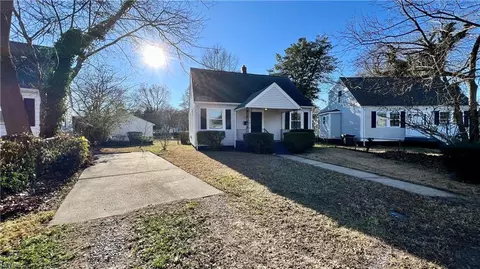 Exterior - 62 Henry St, Hampton, VA 23669 photo 2 of 3