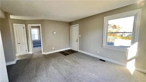 Entry Way - 62 Henry St, Hampton, VA 23669 photo 1 of 3