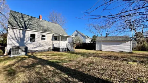 Exterior - 62 Henry St, Hampton, VA 23669 photo 3 of 3