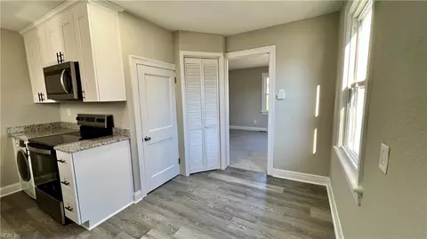 Entry Way - 62 Henry St, Hampton, VA 23669 photo 3 of 3