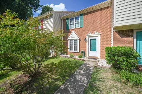 923 Still Harbor Cir, Chesapeake, VA 23320