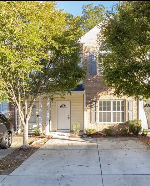 525 Settlement Ln, Newport News, VA 23608