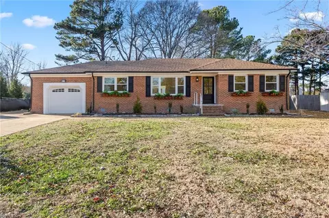 304 Lenore Trl, Chesapeake, VA 23320