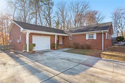 87 Nicewood Dr, Newport News, VA 23602