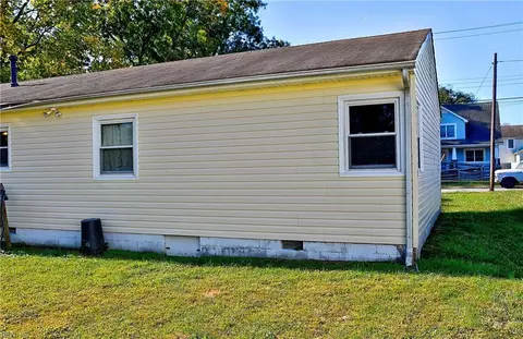 Exterior - 516 Celey St, Hampton, VA 23661 photo 5 of 10