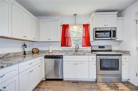 Kitchen - 516 Celey St, Hampton, VA 23661 photo 2 of 4