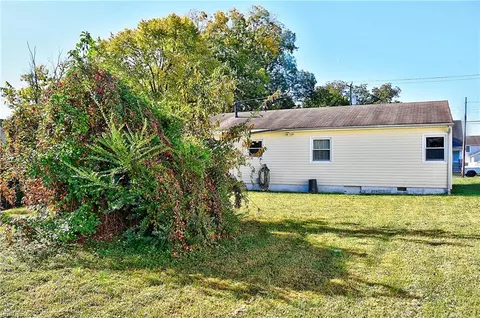Exterior - 516 Celey St, Hampton, VA 23661 photo 4 of 10