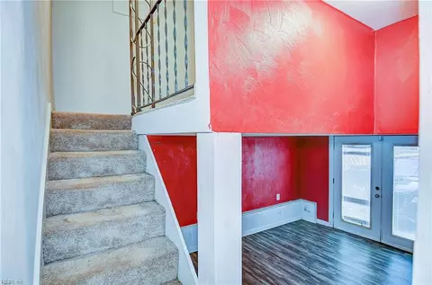 Entry Way - 516 Celey St, Hampton, VA 23661 photo 2 of 4