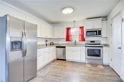 Kitchen - 516 Celey St, Hampton, VA 23661 photo 1 of 4