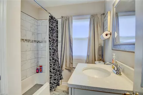 Bath - 516 Celey St, Hampton, VA 23661 photo 2 of 2