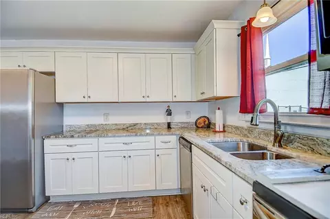 Kitchen - 516 Celey St, Hampton, VA 23661 photo 4 of 4
