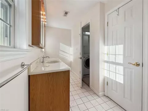 Bath - 3 Poulas Ct, Hampton, VA 23669 photo 4 of 7