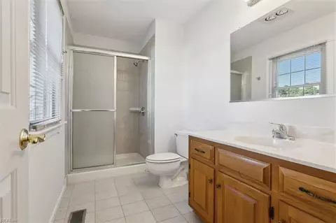 Bath - 3 Poulas Ct, Hampton, VA 23669 photo 3 of 7