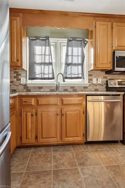 Kitchen - 3 Poulas Ct, Hampton, VA 23669 photo 5 of 5