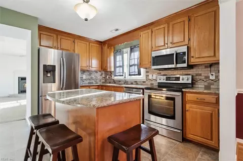 Kitchen - 3 Poulas Ct, Hampton, VA 23669 photo 4 of 5