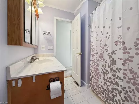 Bath - 3 Poulas Ct, Hampton, VA 23669 photo 6 of 7