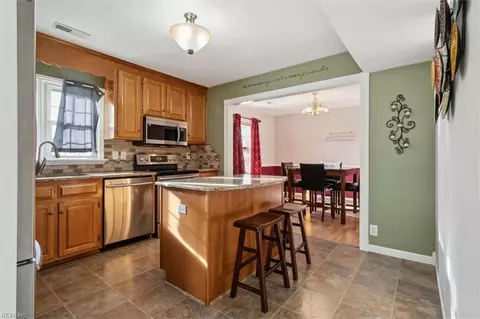 Kitchen - 3 Poulas Ct, Hampton, VA 23669 photo 3 of 5