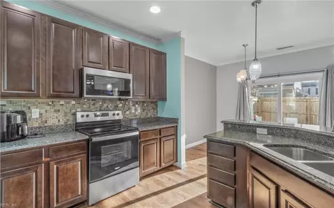 801 Brightleaf Pl, Chesapeake, VA 23320 photo 9