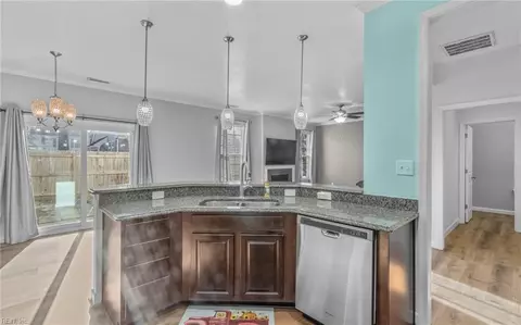 801 Brightleaf Pl, Chesapeake, VA 23320 photo 8