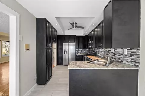 Kitchen - 9 Jib Ct, Hampton, VA 23664 photo 3 of 3