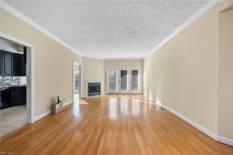 Living - 9 Jib Ct, Hampton, VA 23664 photo 2 of 3