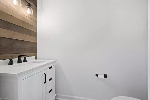 Bath - 9 Jib Ct, Hampton, VA 23664 photo 1 of 4