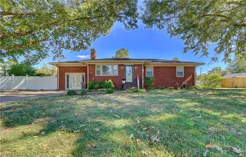 303 Sarazen Dr, Portsmouth, VA 23701