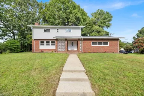 900 Loraine Cir, Newport News, VA 23608