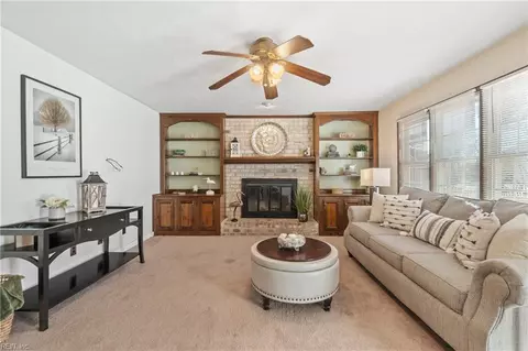 5613 Rossburn Dr, Virginia Beach, VA 23455