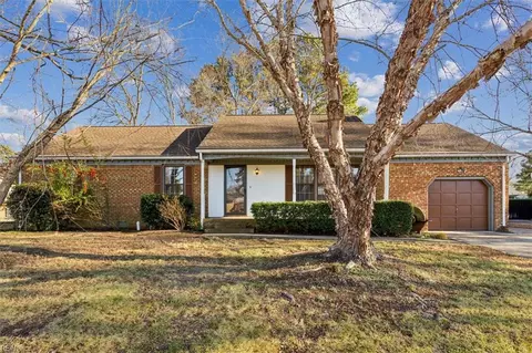 1217 Grenadier Dr, Chesapeake, VA 23322