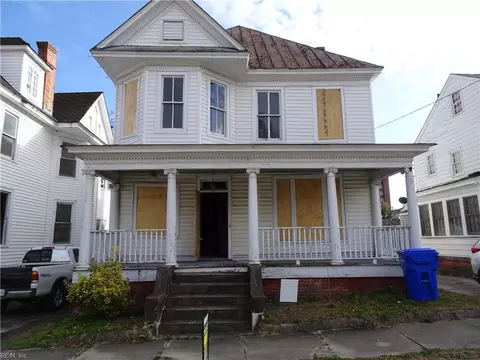 208 Clay St, Suffolk, VA 23434