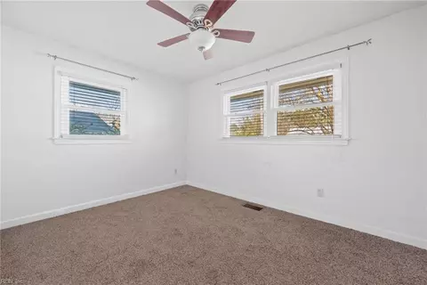 Bedroom - 35 Wheatland Dr, Hampton, VA 23666 photo 4 of 7