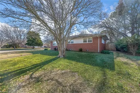 Exterior - 35 Wheatland Dr, Hampton, VA 23666 photo 2 of 7