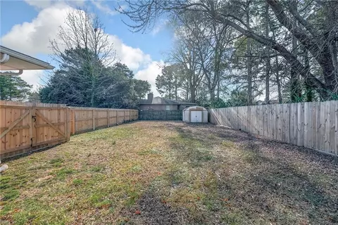 Exterior - 35 Wheatland Dr, Hampton, VA 23666 photo 6 of 7