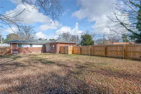 Exterior - 35 Wheatland Dr, Hampton, VA 23666 photo 5 of 7