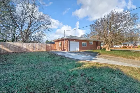 Exterior - 35 Wheatland Dr, Hampton, VA 23666 photo 3 of 7