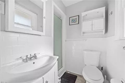 Bath - 35 Wheatland Dr, Hampton, VA 23666 photo 2 of 2