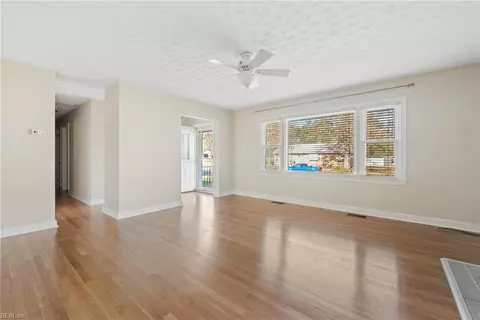 Living - 35 Wheatland Dr, Hampton, VA 23666 photo 2 of 3