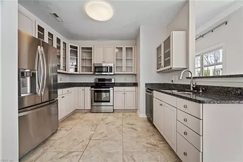 263 W Gilbert St, Hampton, VA 23669 photo 8
