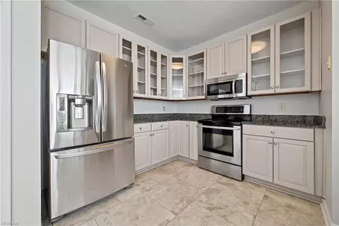 263 W Gilbert St, Hampton, VA 23669 photo 4