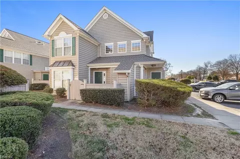 2543 Old Greenbrier Rd, Chesapeake, VA 23325