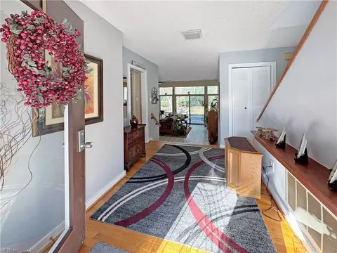 23 Barclay Rd, Newport News, VA 23606