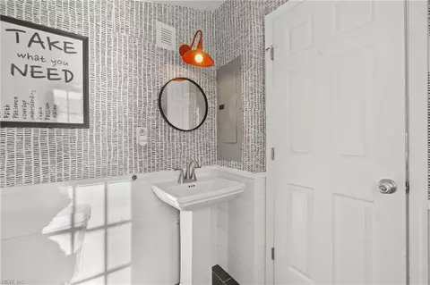 Bath - 259 N Second St, Hampton, VA 23664 photo 4 of 4