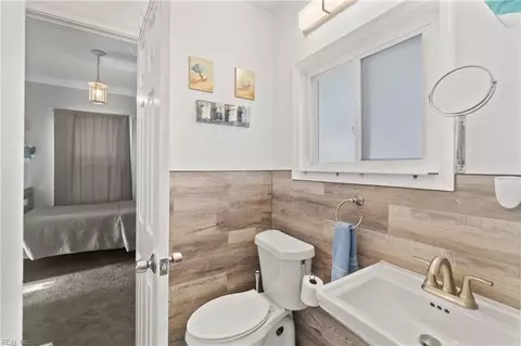 Bath - 259 N Second St, Hampton, VA 23664 photo 1 of 4