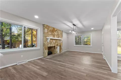 Living - 3822 Deer Path Rd, Suffolk, VA 23434 photo 4 of 10