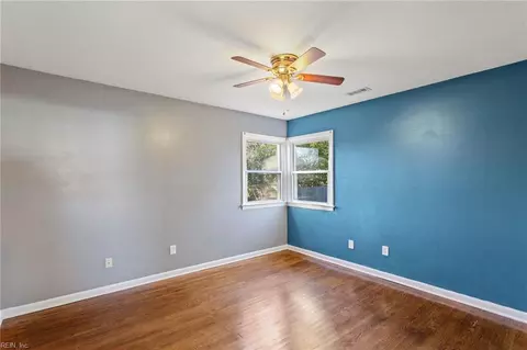 409 Samuelson Ct, Hampton, VA 23605 photo 12